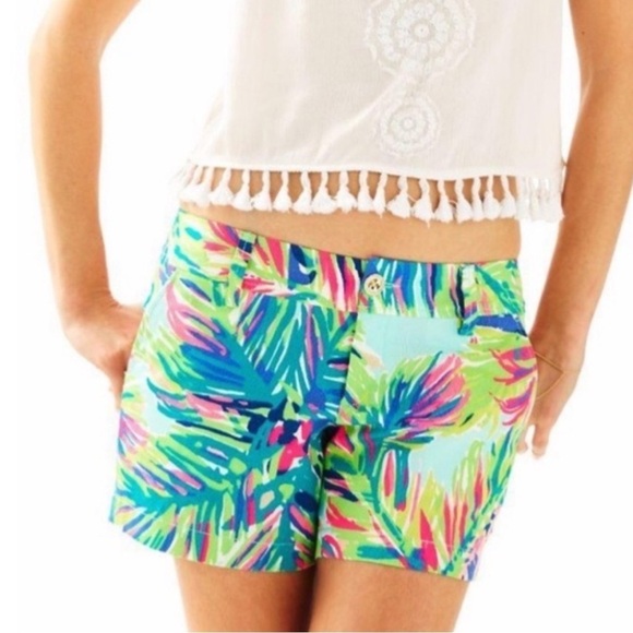 Lilly Pulitzer Pants - NWOT Lilly Pulitzer 5 inch Callahan shorts in island time multicolor size 2